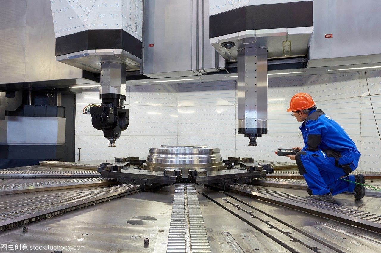 加工centercnc。立式車床采用全液壓導向的大尺寸鑄模結(jié)構(gòu)。這門課程是自我定心的,是自動的嗎?=7000米設計,制造和安裝機床。泊斯德機械工具公司。asteasu。gipuzkoa。巴斯克的國家。西班牙。